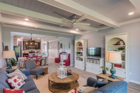 House in FREEDOM CROSSINGS PRESERVE

 in Ocala, Florida 3 bedrooms, 197 sq.m. № 67938 - photo 1
