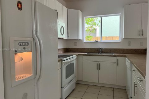 Townhouse in Homestead, Florida 4 bedrooms, 163.69 sq.m. № 1888923 - photo 5
