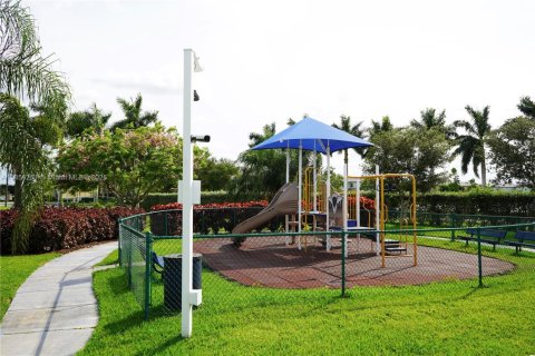 Townhouse in Homestead, Florida 4 bedrooms, 163.69 sq.m. № 1888923 - photo 16