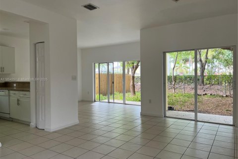 Townhouse in Homestead, Florida 4 bedrooms, 163.69 sq.m. № 1888923 - photo 2