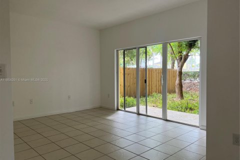 Townhouse in Homestead, Florida 4 bedrooms, 163.69 sq.m. № 1888923 - photo 6
