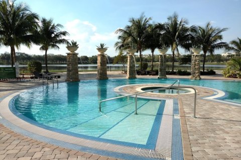 Condo in Sunrise, Florida, 1 bedroom  № 1744077 - photo 11