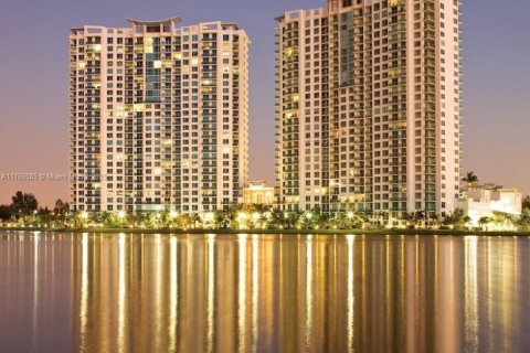 Condo in Sunrise, Florida, 1 bedroom  № 1744077 - photo 15