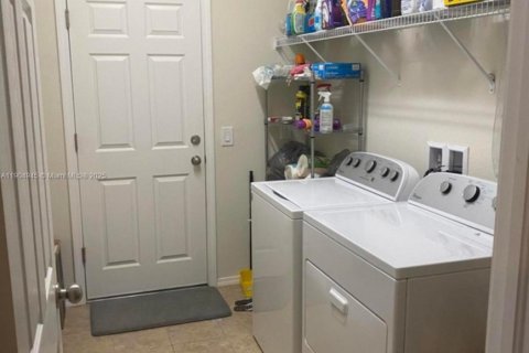 House in Spring Hill, Florida 4 bedrooms, 183.76 sq.m. № 1963991 - photo 7