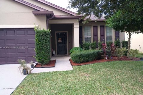 House in Spring Hill, Florida 4 bedrooms, 183.76 sq.m. № 1963991 - photo 2