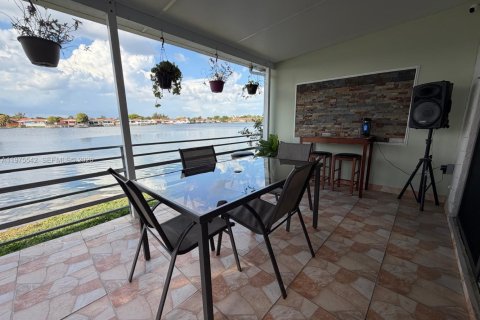 Touwnhouse à Hialeah, Floride 4 chambres, 165.74 m2 № 2038511