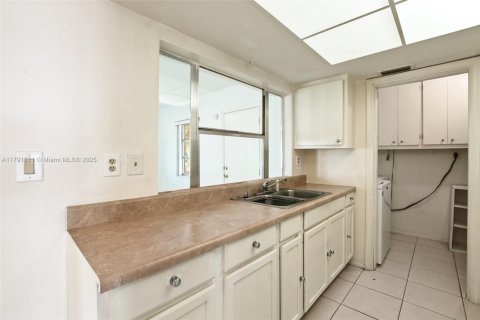 House in Tamarac, Florida 2 bedrooms, 108.14 sq.m. № 1735907 - photo 21