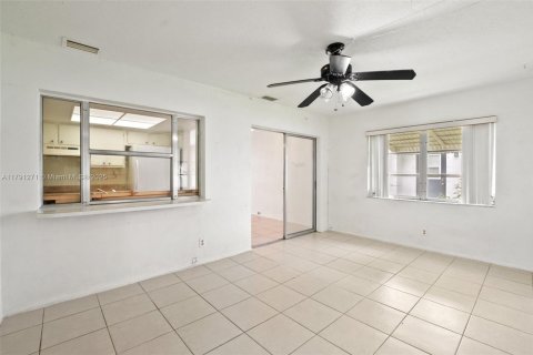House in Tamarac, Florida 2 bedrooms, 108.14 sq.m. № 1735907 - photo 15