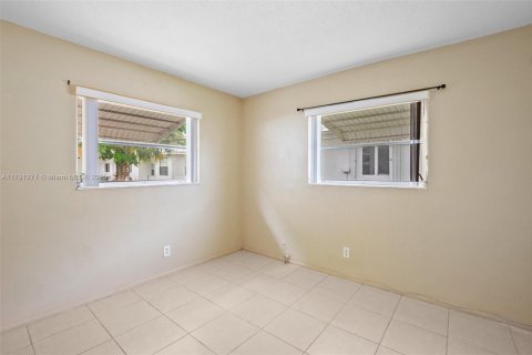 House in Tamarac, Florida 2 bedrooms, 108.14 sq.m. № 1735907 - photo 8