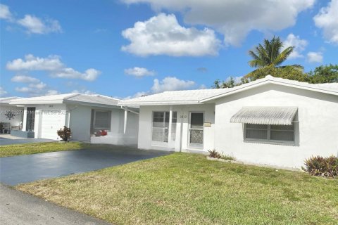 House in Tamarac, Florida 2 bedrooms, 108.14 sq.m. № 1735907 - photo 27