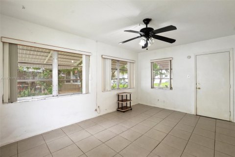 House in Tamarac, Florida 2 bedrooms, 108.14 sq.m. № 1735907 - photo 17