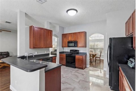 House in DeLand, Florida 4 bedrooms, 231.7 sq.m. № 2298198 - photo 19