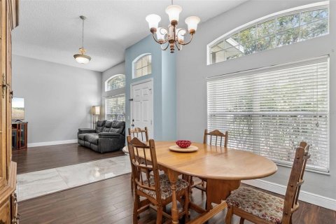 House in DeLand, Florida 4 bedrooms, 231.7 sq.m. № 2298198 - photo 11