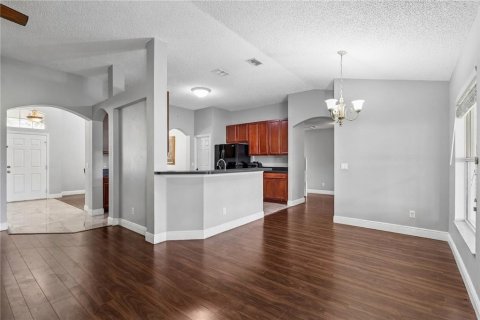 House in DeLand, Florida 4 bedrooms, 231.7 sq.m. № 2298198 - photo 18