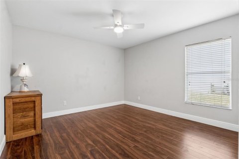 House in DeLand, Florida 4 bedrooms, 231.7 sq.m. № 2298198 - photo 28