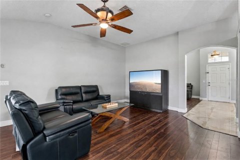 House in DeLand, Florida 4 bedrooms, 231.7 sq.m. № 2298198 - photo 15