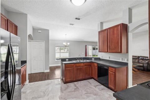 House in DeLand, Florida 4 bedrooms, 231.7 sq.m. № 2298198 - photo 16