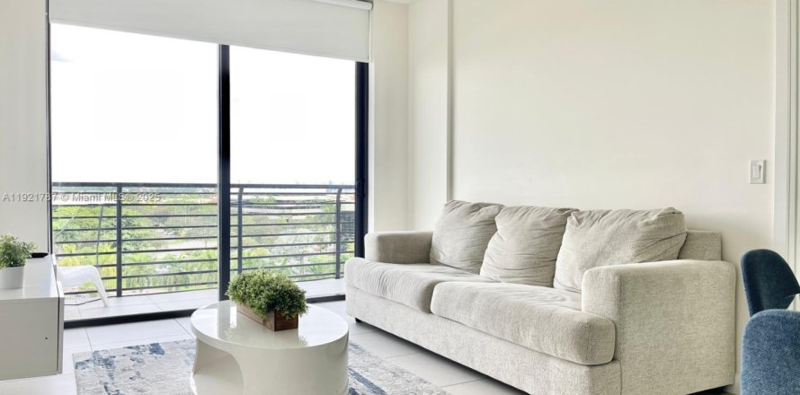 Condominio en Doral, Florida, 2 dormitorios  № 1975708