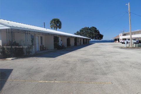 Propiedad comercial en venta en Sebring, Florida № 1983474 - foto 7