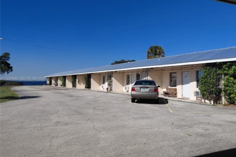 Propiedad comercial en venta en Sebring, Florida № 1983474 - foto 6