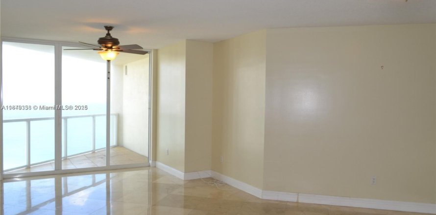 Condominio en Sunny Isles Beach, Florida, 1 dormitorio № 1852163