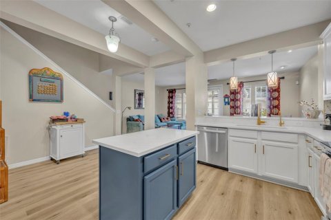 Townhouse in Orlando, Florida 2 bedrooms, 192.31 sq.m. № 2201835 - photo 9