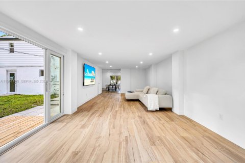 Villa ou maison à vendre à North Miami Beach, Floride: 3 chambres, 189.52 m2 № 2044875 - photo 9