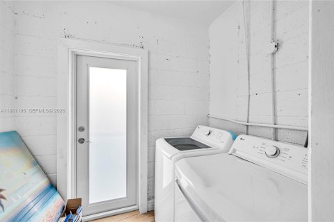 Villa ou maison à vendre à North Miami Beach, Floride: 3 chambres, 189.52 m2 № 2044875 - photo 25