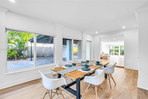 Villa ou maison à vendre à North Miami Beach, Floride: 3 chambres, 189.52 m2 № 2044875 - photo 11