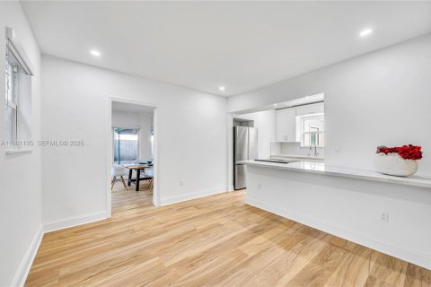 Villa ou maison à vendre à North Miami Beach, Floride: 3 chambres, 189.52 m2 № 2044875 - photo 12