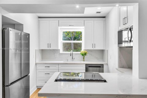 Villa ou maison à vendre à North Miami Beach, Floride: 3 chambres, 189.52 m2 № 2044875 - photo 13