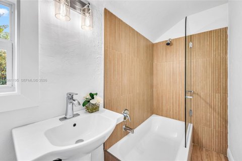 Villa ou maison à vendre à North Miami Beach, Floride: 3 chambres, 189.52 m2 № 2044875 - photo 20