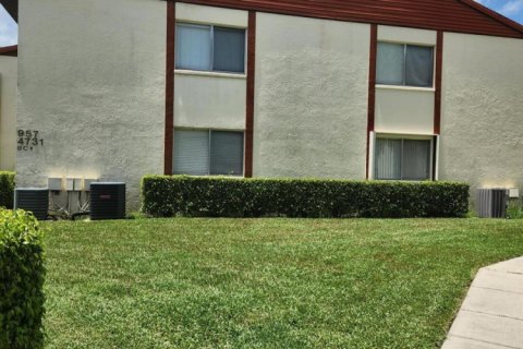 Condominio en West Palm Beach, Florida, 2 dormitorios  № 2078550