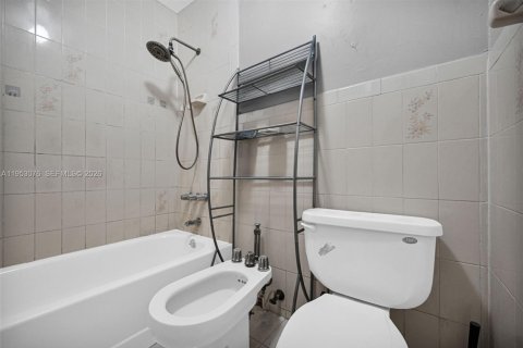 Villa ou maison à vendre à Miami, Floride: 3 chambres, 137.59 m2 № 2008457 - photo 15