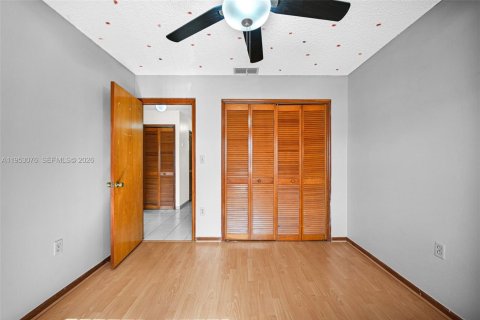 Villa ou maison à vendre à Miami, Floride: 3 chambres, 137.59 m2 № 2008457 - photo 20