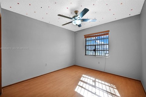 Villa ou maison à vendre à Miami, Floride: 3 chambres, 137.59 m2 № 2008457 - photo 19