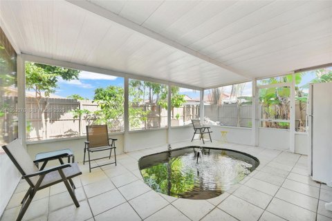 Villa ou maison à vendre à Miami, Floride: 3 chambres, 137.59 m2 № 2008457 - photo 6