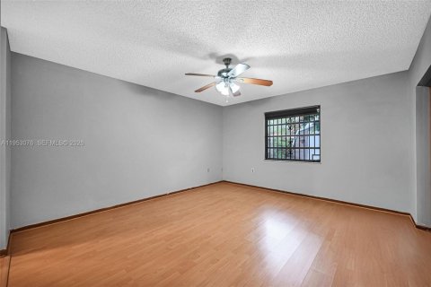 Villa ou maison à vendre à Miami, Floride: 3 chambres, 137.59 m2 № 2008457 - photo 18