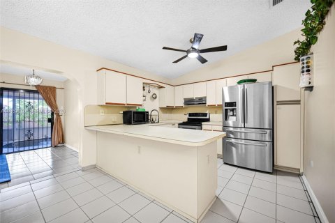 Villa ou maison à vendre à Miami, Floride: 3 chambres, 137.59 m2 № 2008457 - photo 10