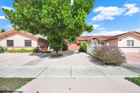 Villa ou maison à vendre à Miami, Floride: 3 chambres, 137.59 m2 № 2008457 - photo 3