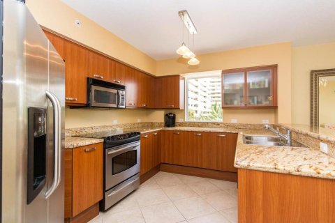 Condo in Fort Lauderdale, Florida, 2 bedrooms № 2250933 - photo 4