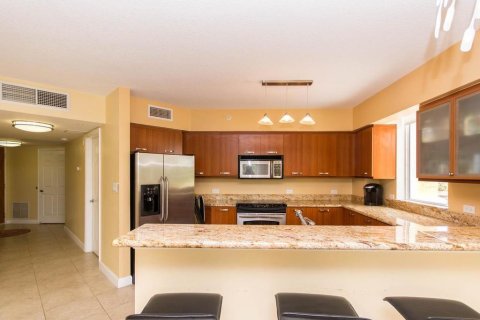 Condo in Fort Lauderdale, Florida, 2 bedrooms № 2250933 - photo 6