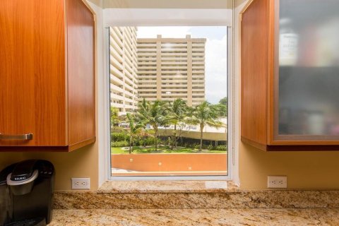 Condo in Fort Lauderdale, Florida, 2 bedrooms № 2250933 - photo 8