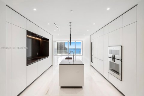 Condominio en venta en Miami, Florida, 4 dormitorios, 328.5 m2 № 2077934 - foto 11