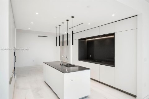 Condominio en venta en Miami, Florida, 4 dormitorios, 328.5 m2 № 2077934 - foto 10