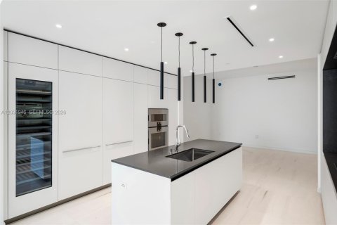 Condominio en venta en Miami, Florida, 4 dormitorios, 328.5 m2 № 2077934 - foto 14