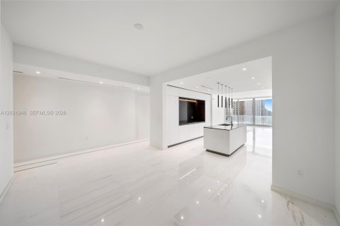 Condominio en venta en Miami, Florida, 4 dormitorios, 328.5 m2 № 2077934 - foto 20