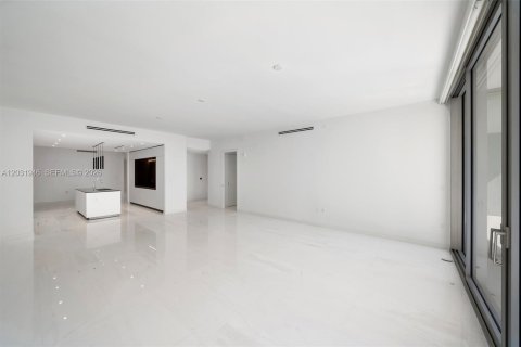 Condominio en venta en Miami, Florida, 4 dormitorios, 328.5 m2 № 2077934 - foto 18