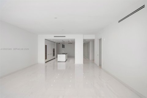 Condominio en venta en Miami, Florida, 4 dormitorios, 328.5 m2 № 2077934 - foto 19