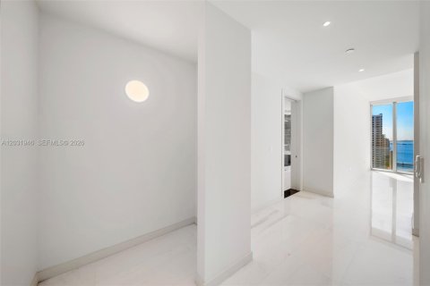Condominio en venta en Miami, Florida, 4 dormitorios, 328.5 m2 № 2077934 - foto 25